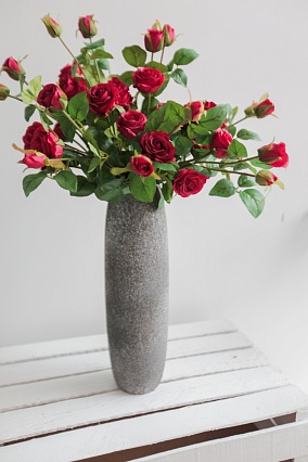 Искусственная кустовая роза 55 см MayBlummy красный